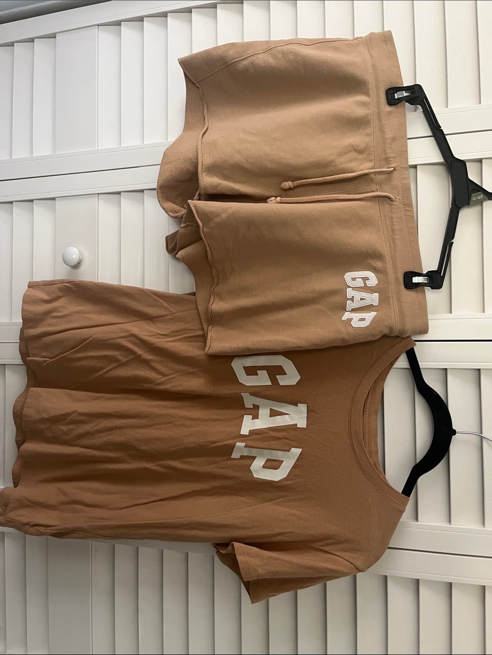 GAP Women’s Set Tan/Camel Logo Athletic Shorts and shirt